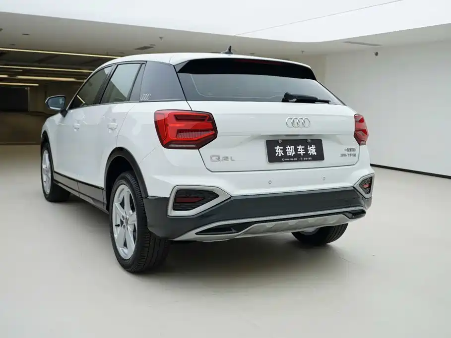 Audi Q2L — фото 4