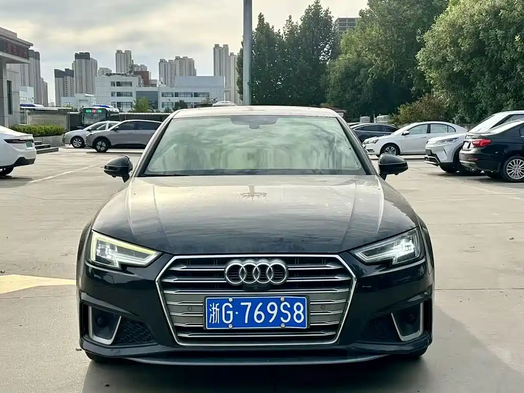 Audi A4L — фото 2
