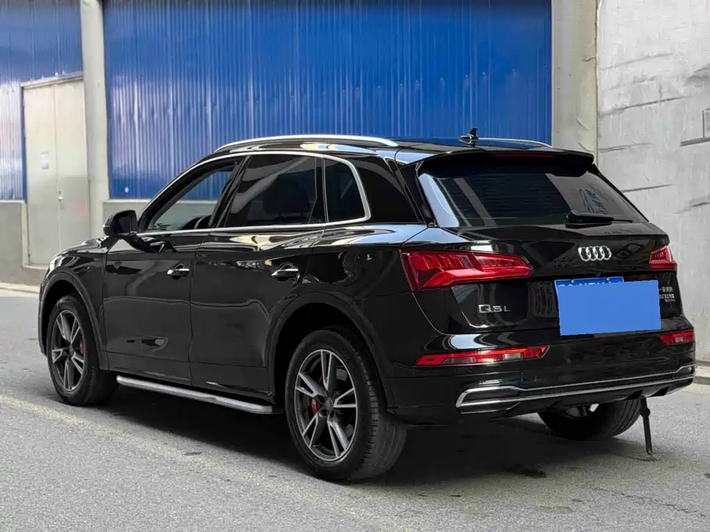 Audi Q5L — фото 5