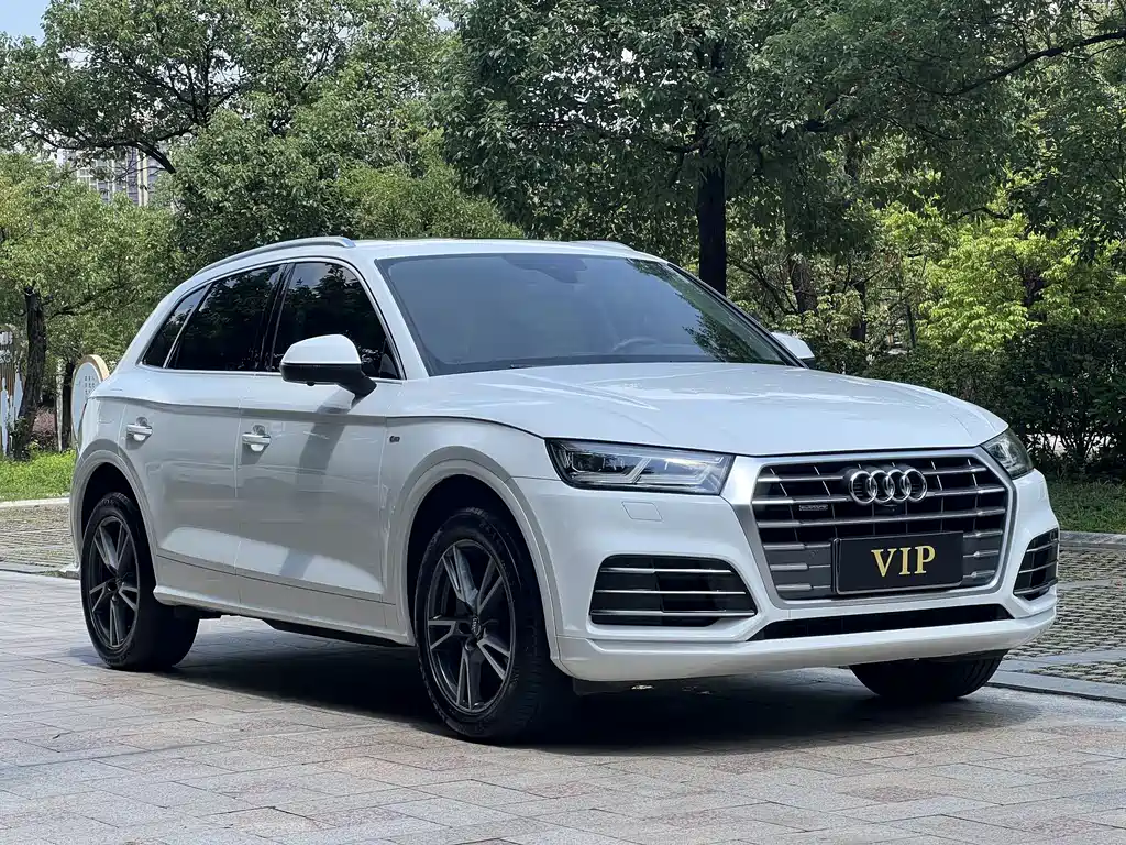 Audi Q5L — фото 3