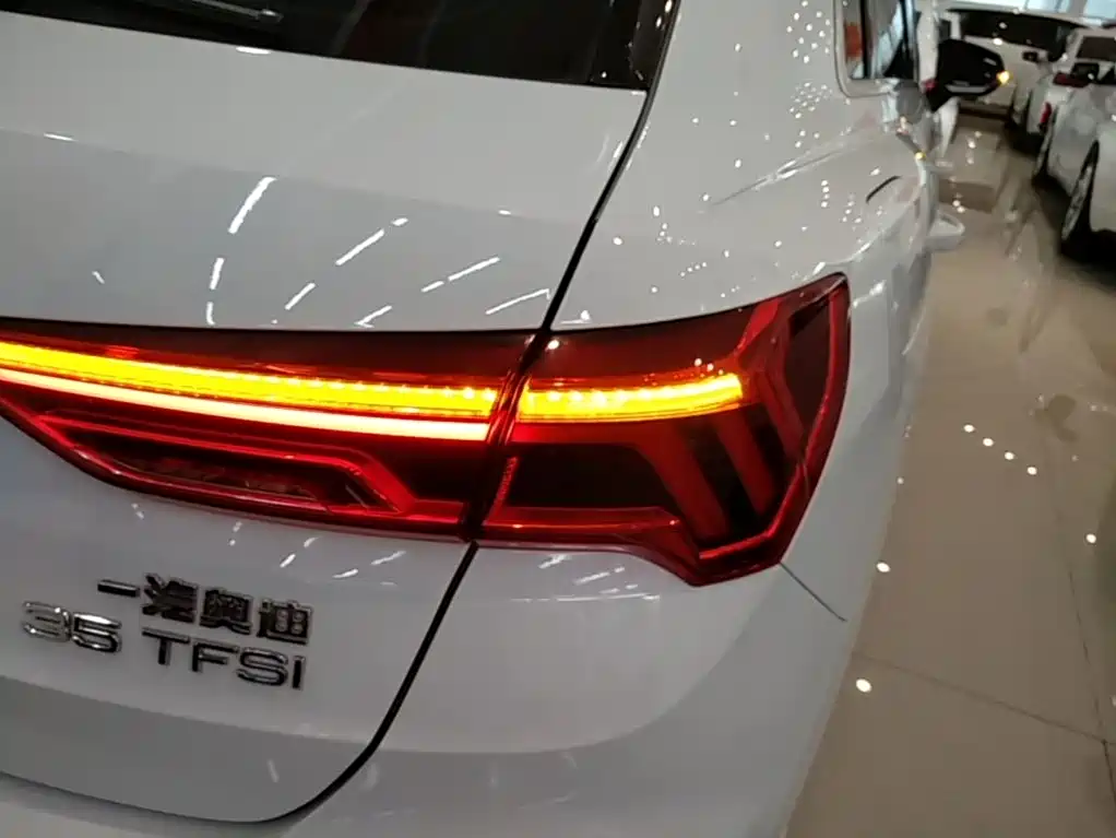 Audi Q3 — фото 8