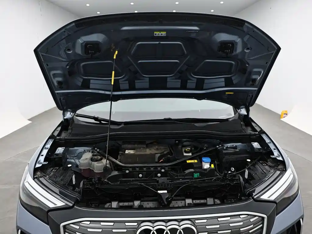 Audi Q4 e-tron — фото 17
