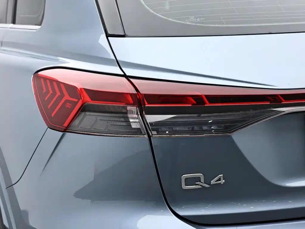 Audi Q4 e-tron — фото 7