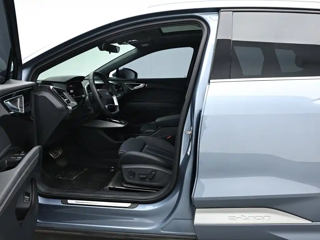Audi Q4 e-tron — фото 10
