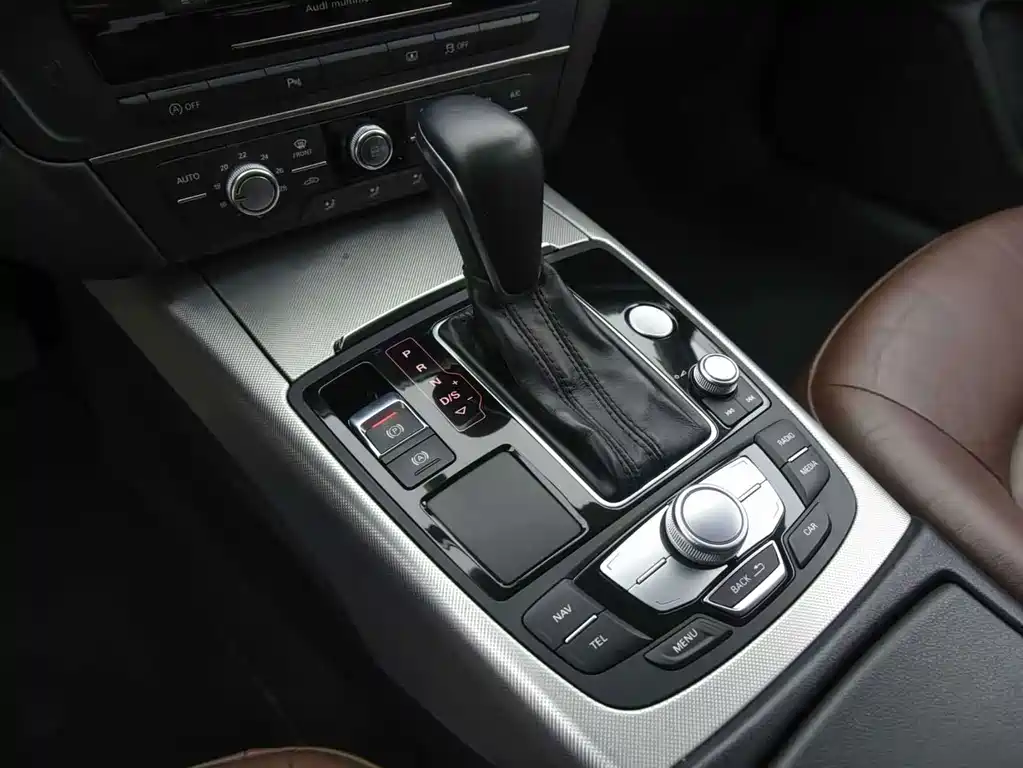 Audi A6L — фото 8