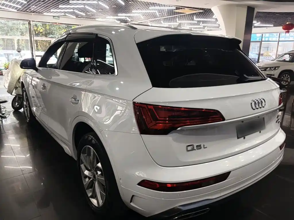 Audi Q5L — фото 5