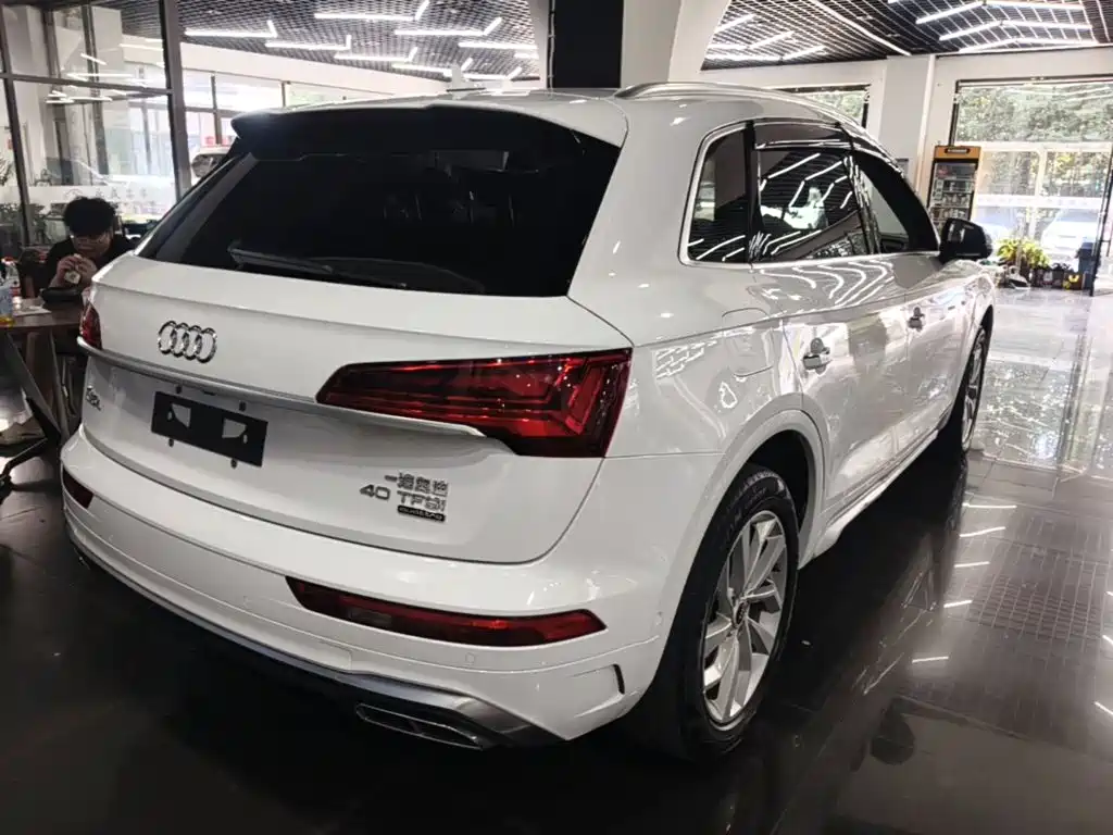 Audi Q5L — фото 7