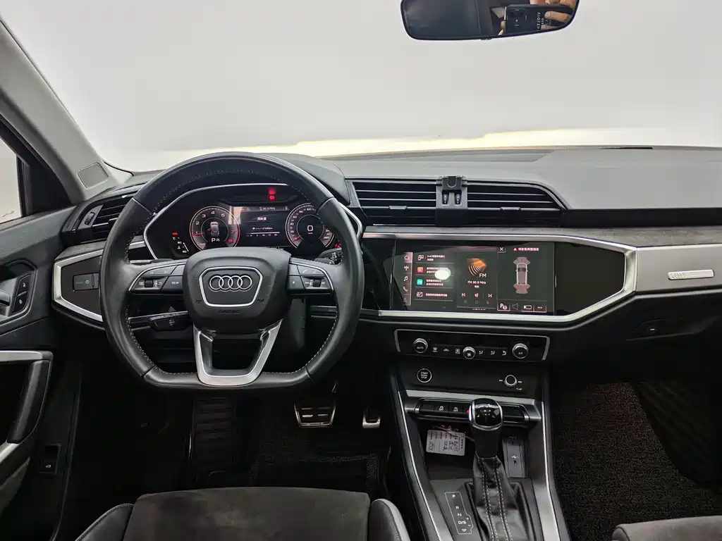Audi Q3 — фото 10