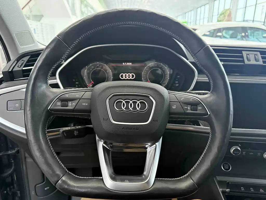 Audi Q3 — фото 20