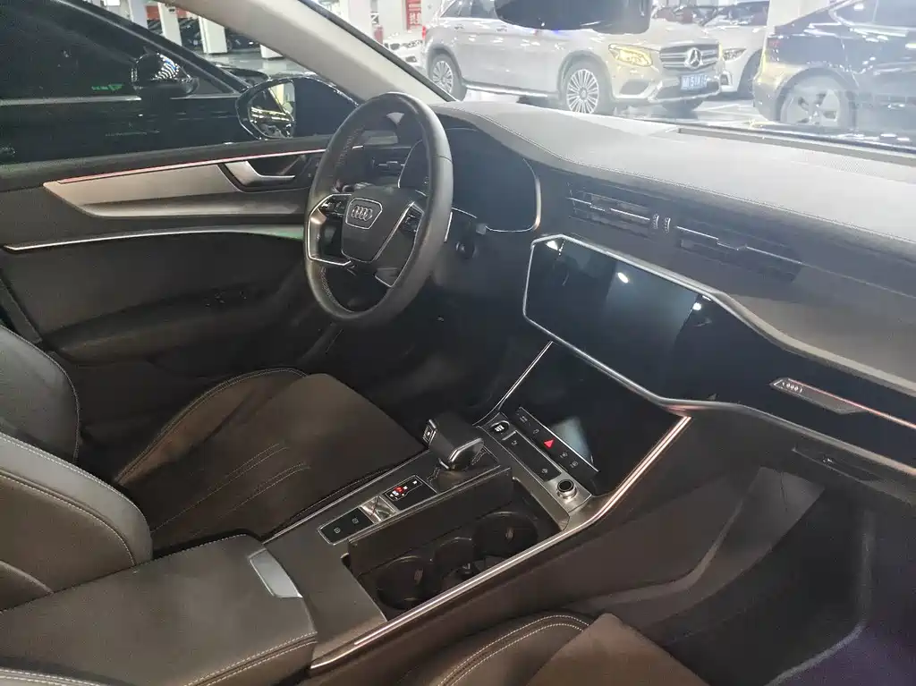Audi A7L — фото 18