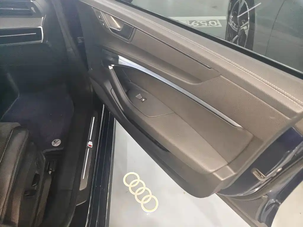 Audi A7L — фото 20