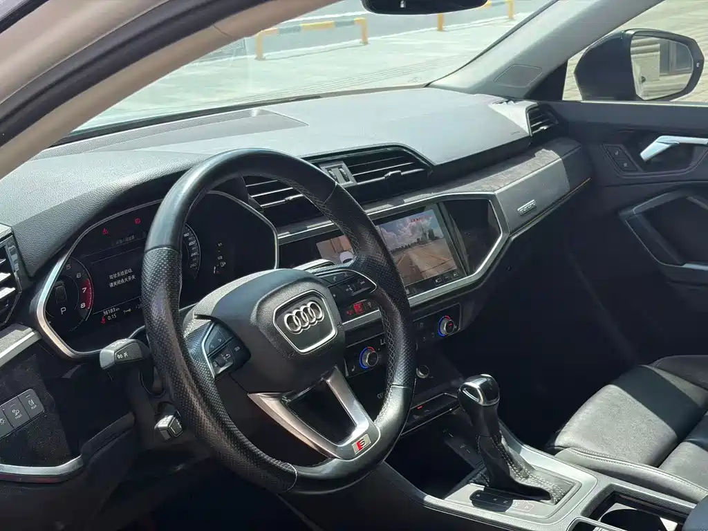 Audi Q3 Sportback — фото 15