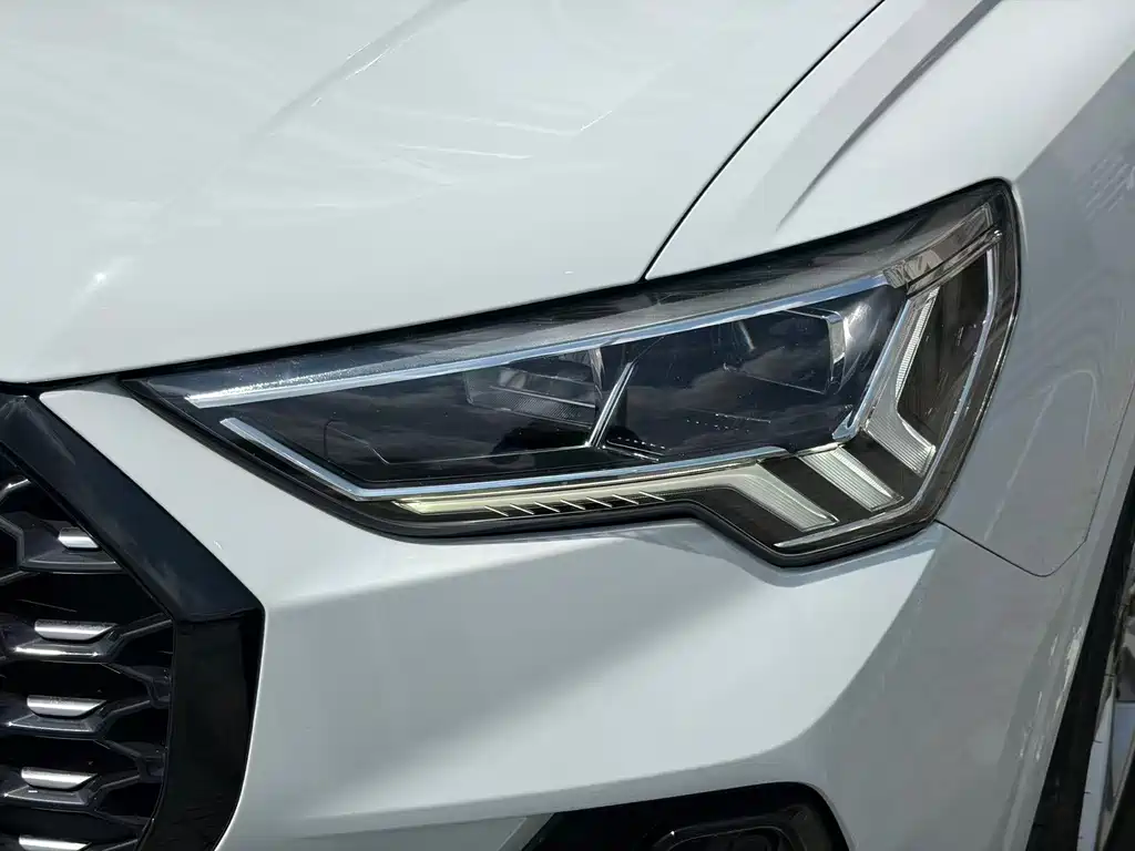 Audi Q3 Sportback — фото 18
