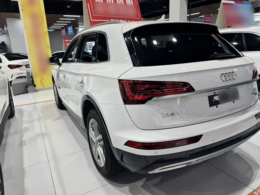 Audi Q5L — фото 6