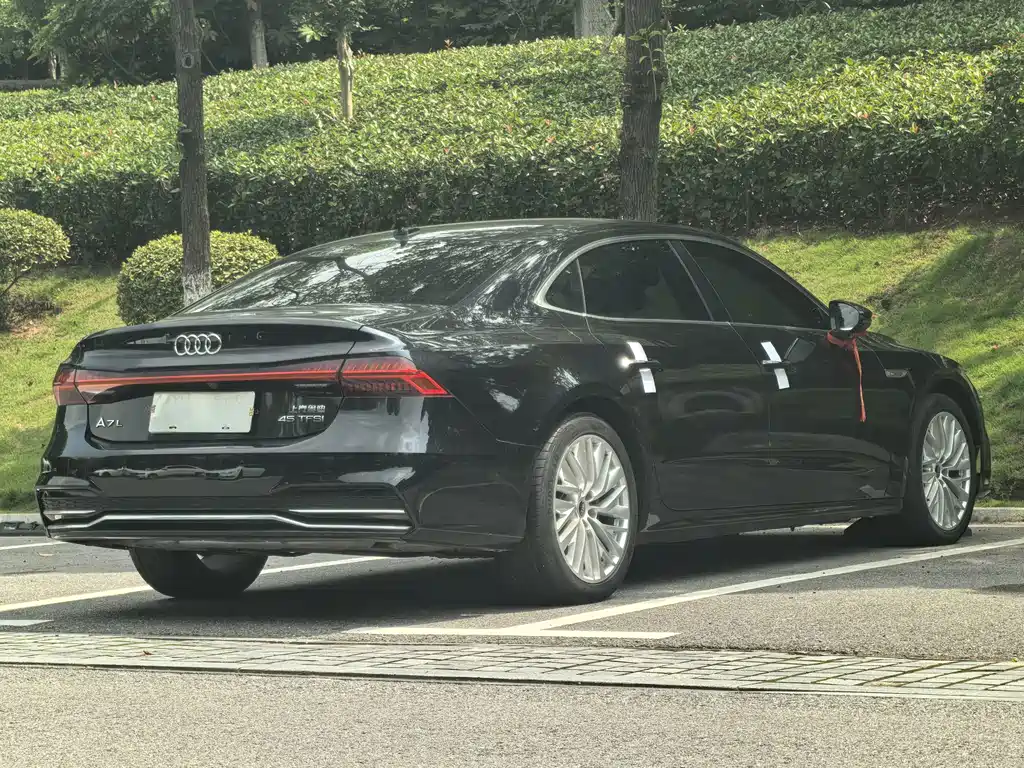 Audi A7L — фото 13