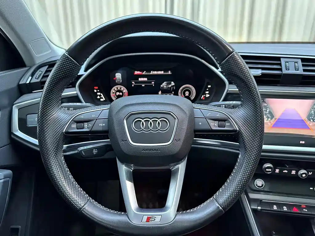 Audi Q3 Sportback — фото 15