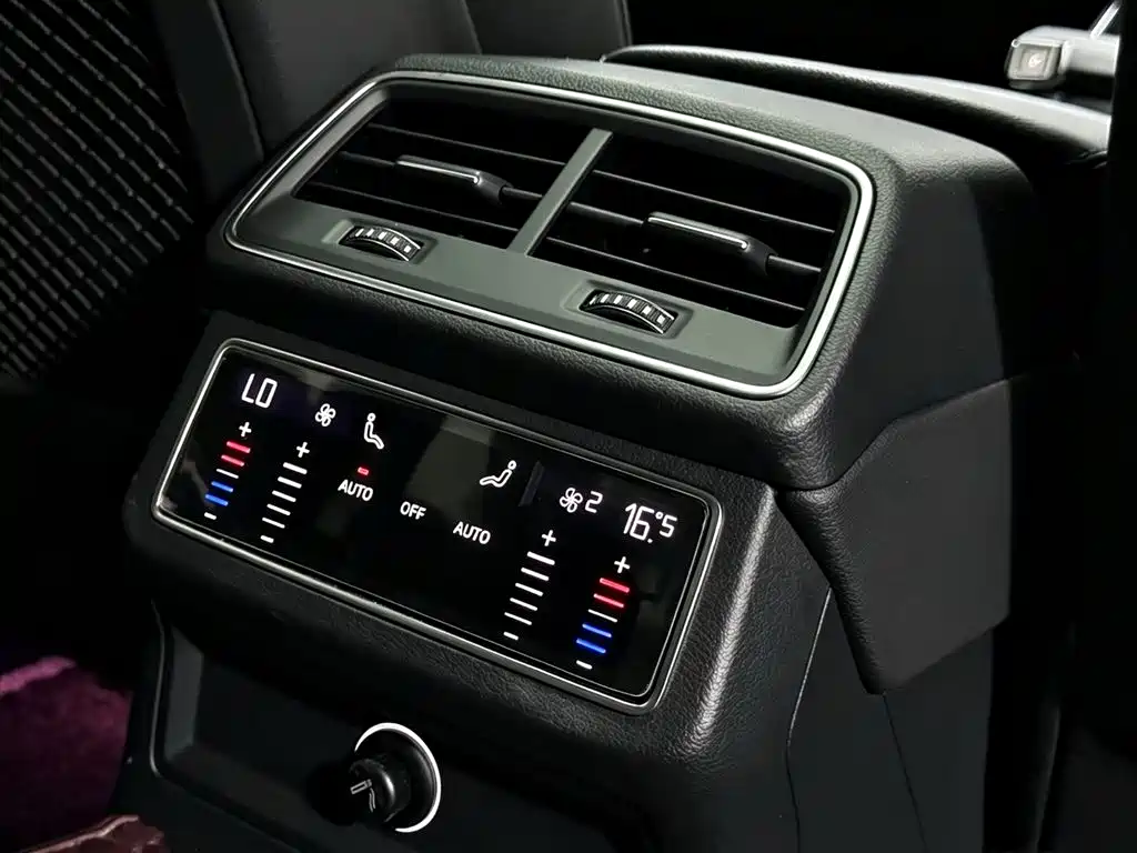 Audi A6L — фото 10