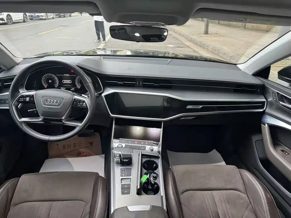 Audi A7L — фото 8
