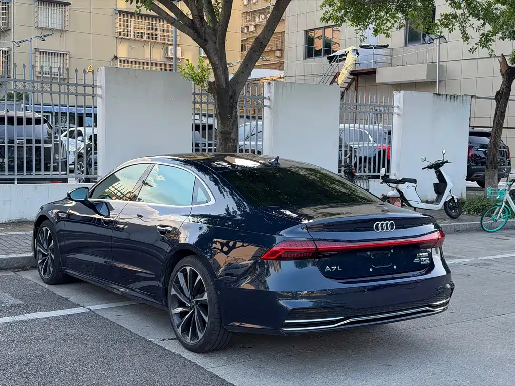 Audi A7L — фото 11