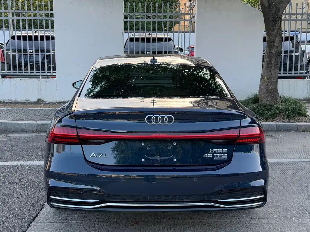 Audi A7L — фото 10