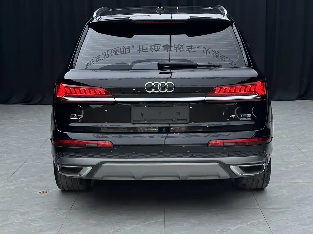 Audi Q7 — фото 9