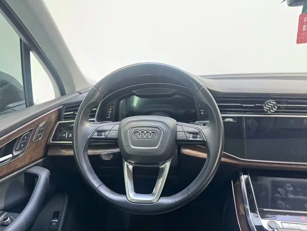 Audi Q7 — фото 13