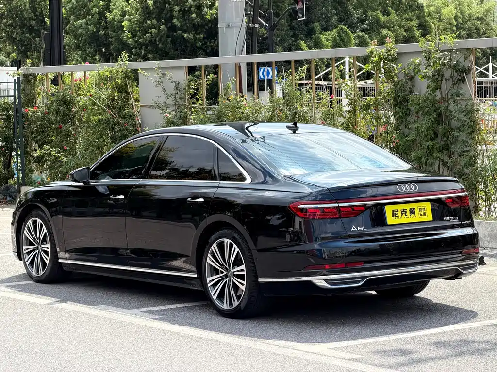 Audi A8 — фото 4