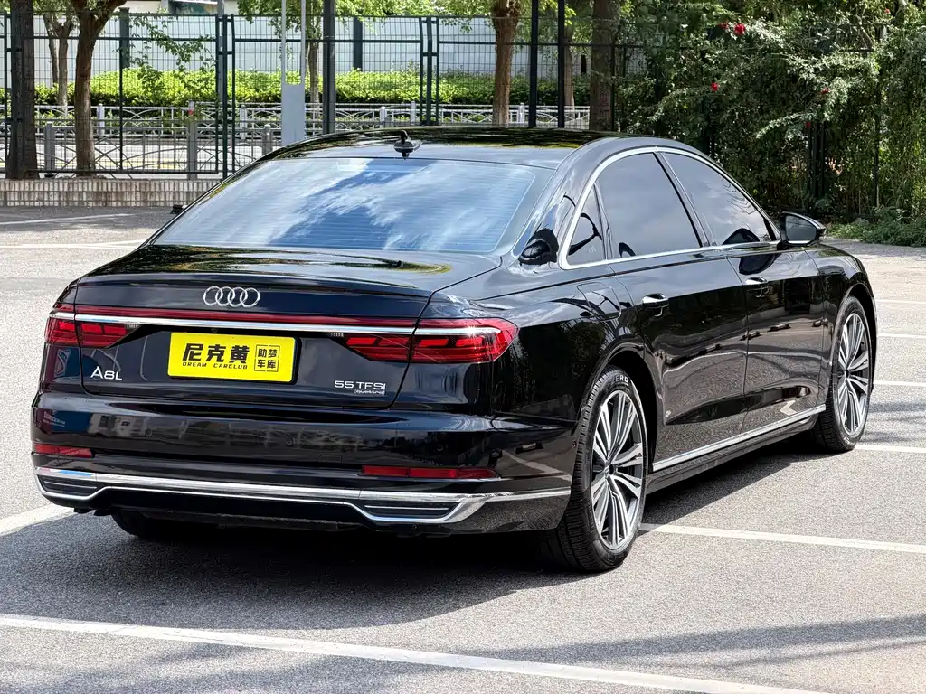 Audi A8 — фото 6