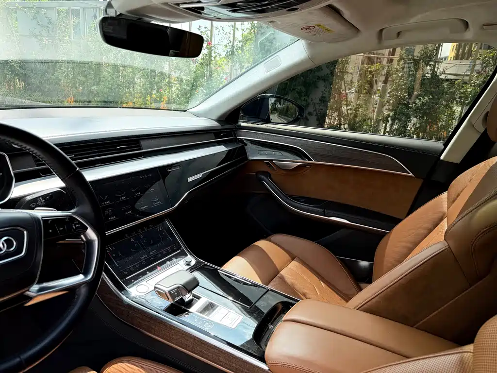 Audi A8 — фото 9