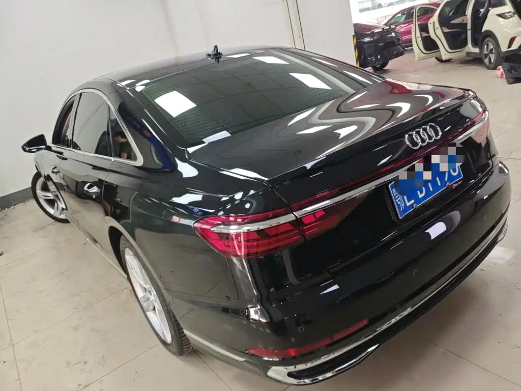 Audi A8 — фото 8