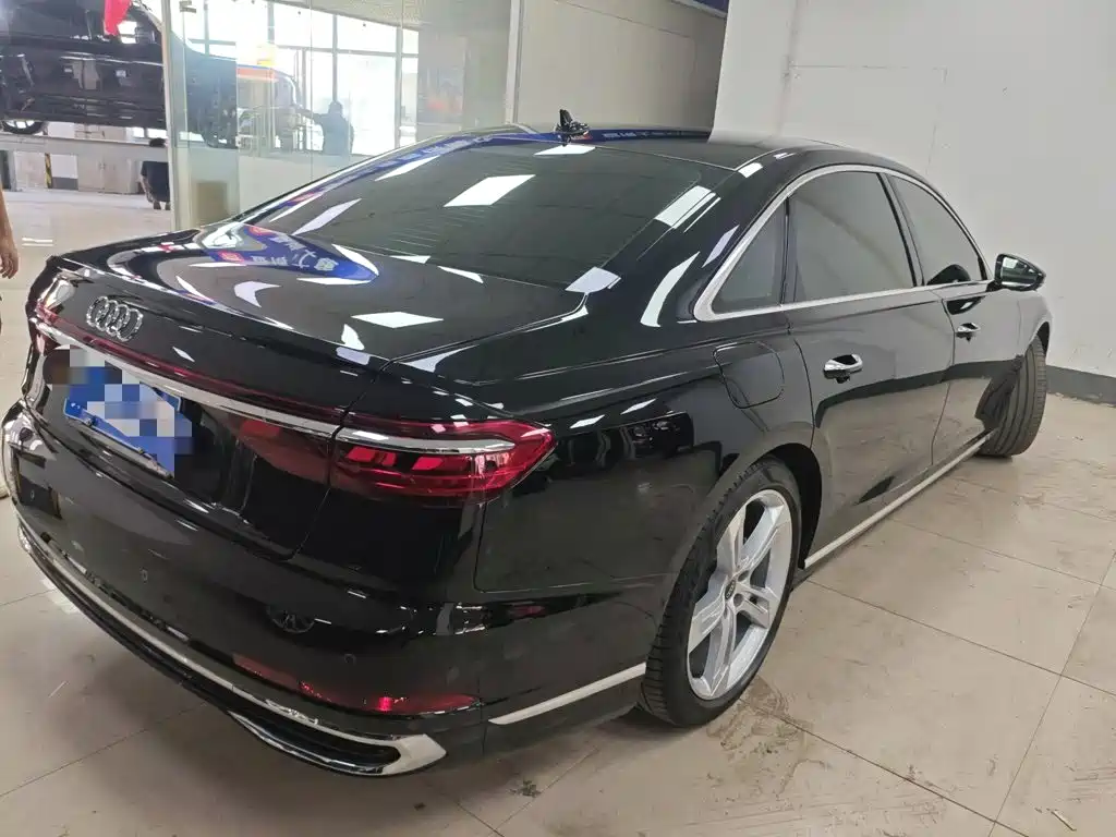 Audi A8 — фото 9