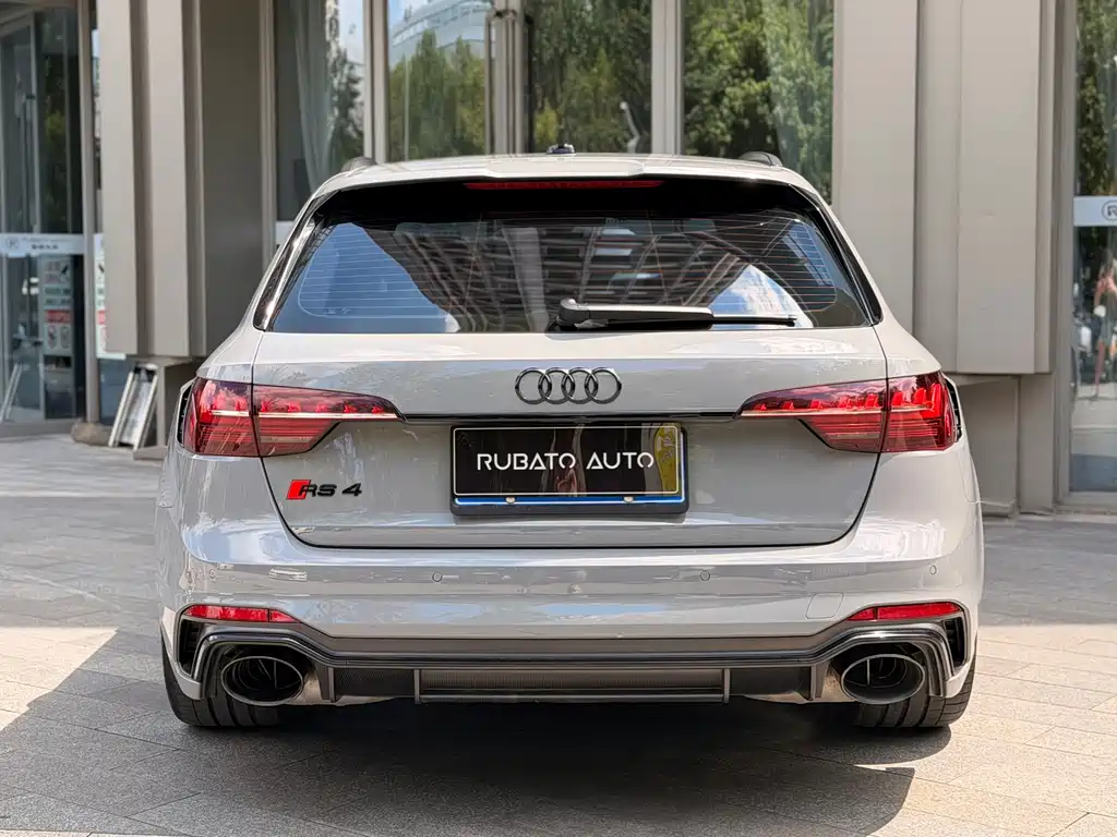 Audi RS 4 — фото 5