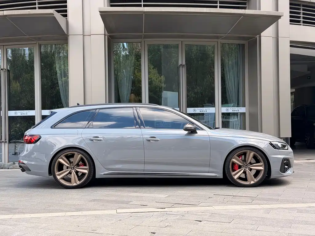 Audi RS 4 — фото 7