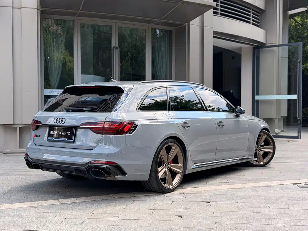 Audi RS 4 — фото 8