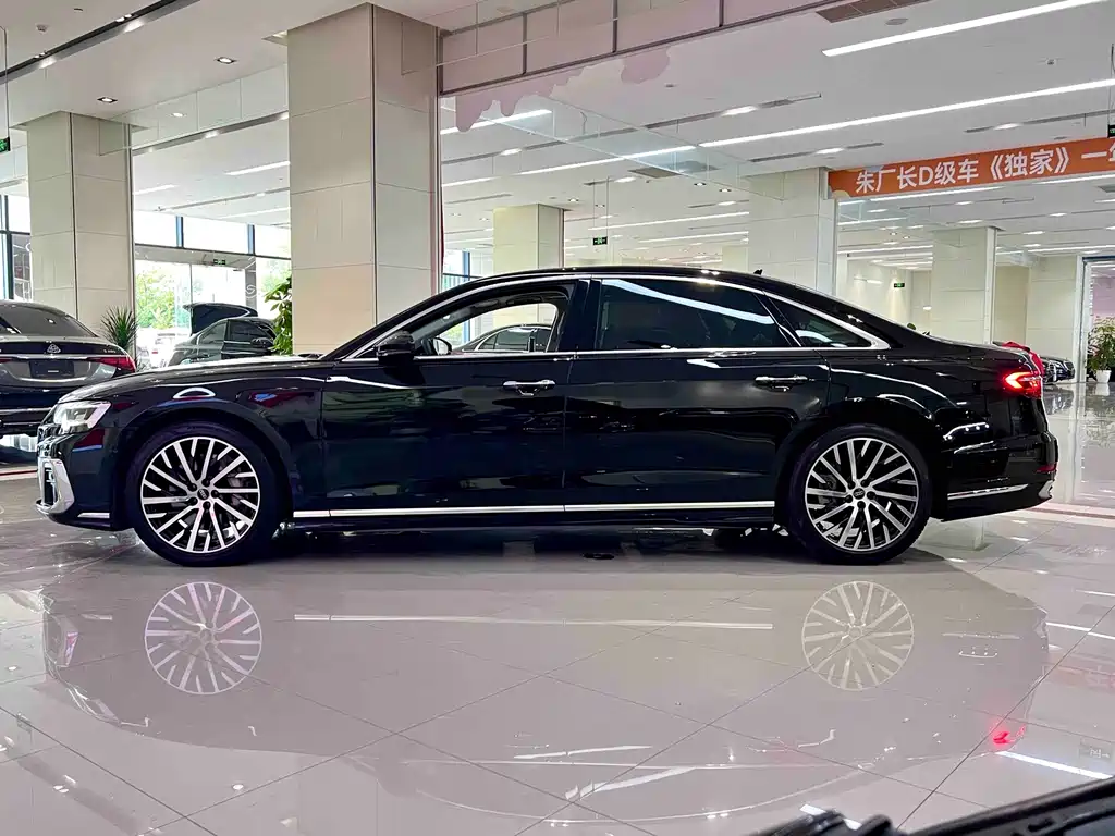 Audi A8 — фото 3