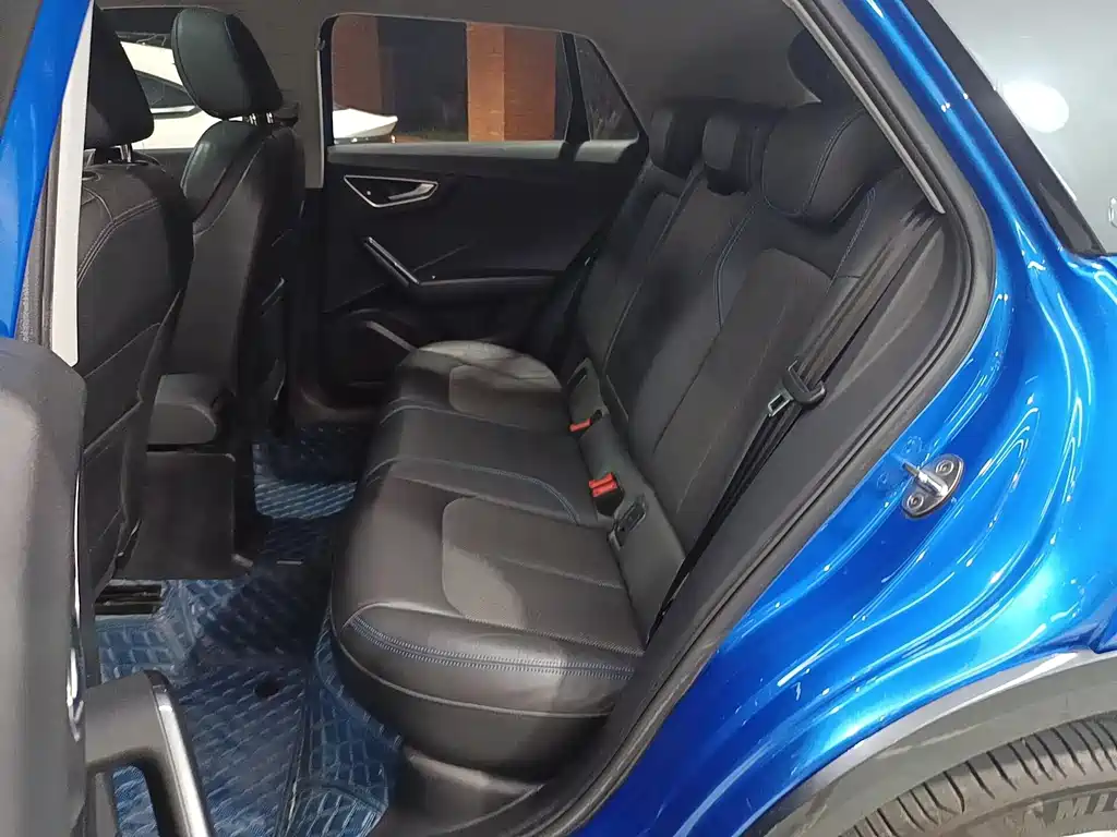 Audi Q2L e-tron — фото 11