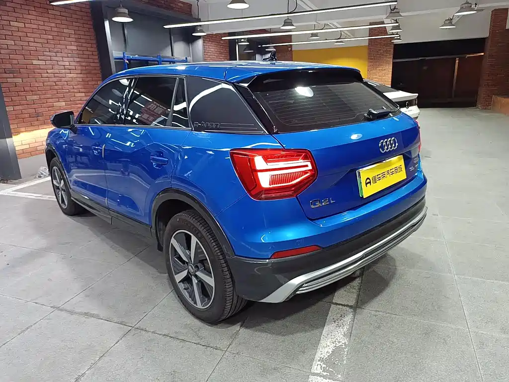 Audi Q2L e-tron — фото 3