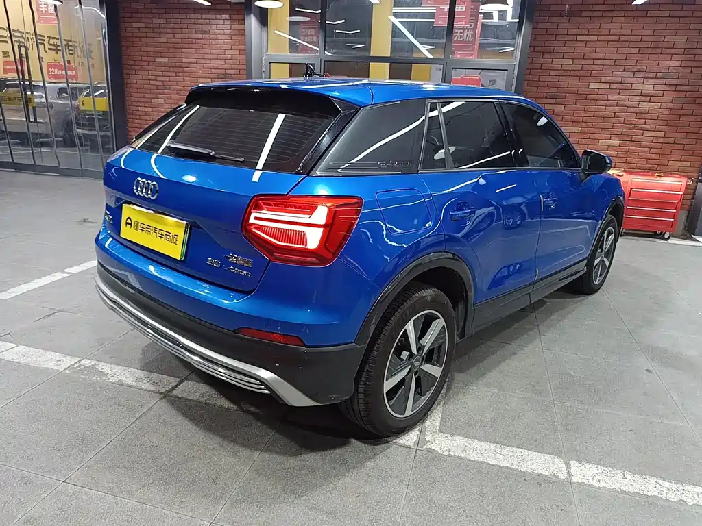 Audi Q2L e-tron — фото 4