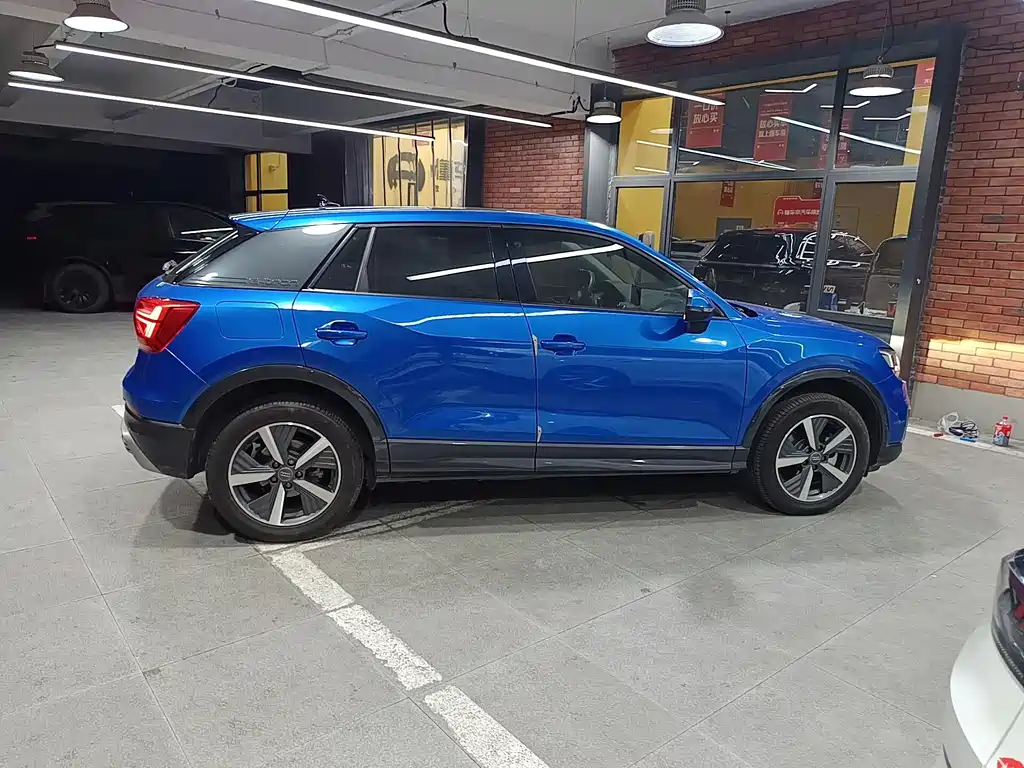Audi Q2L e-tron — фото 5