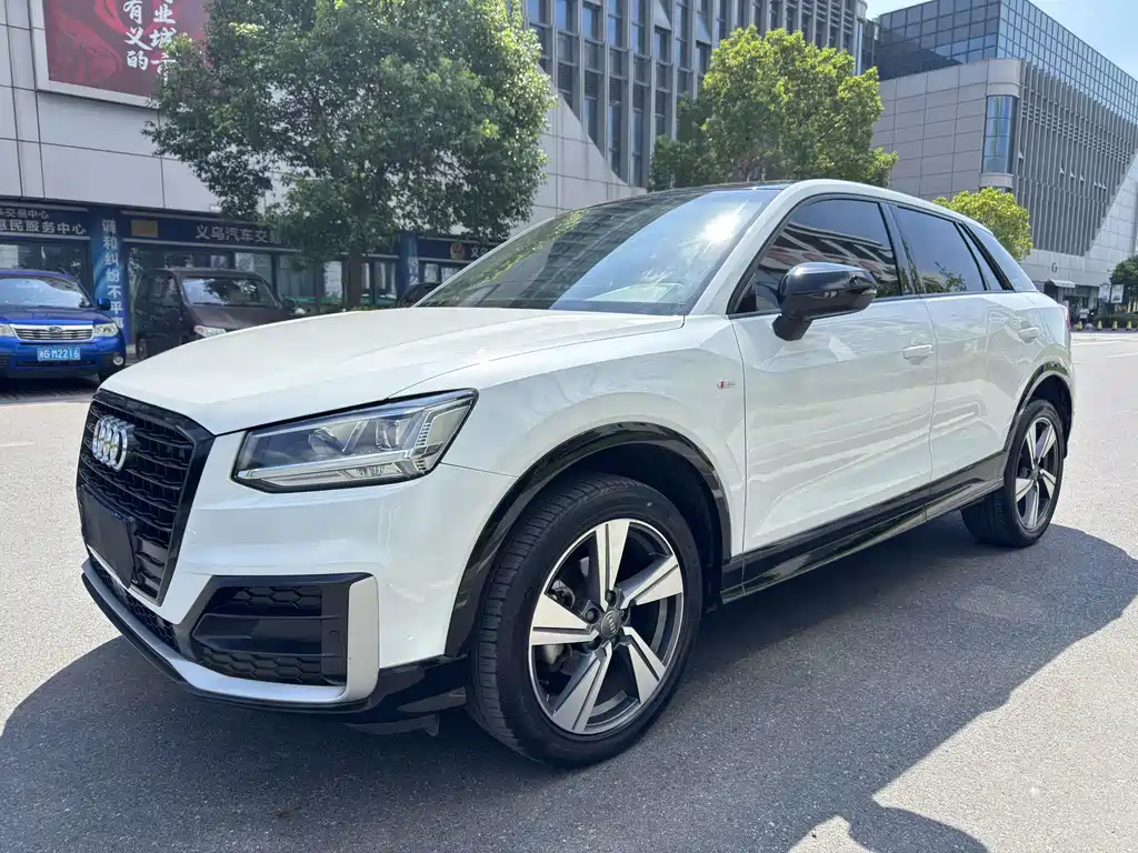 Audi Q2L