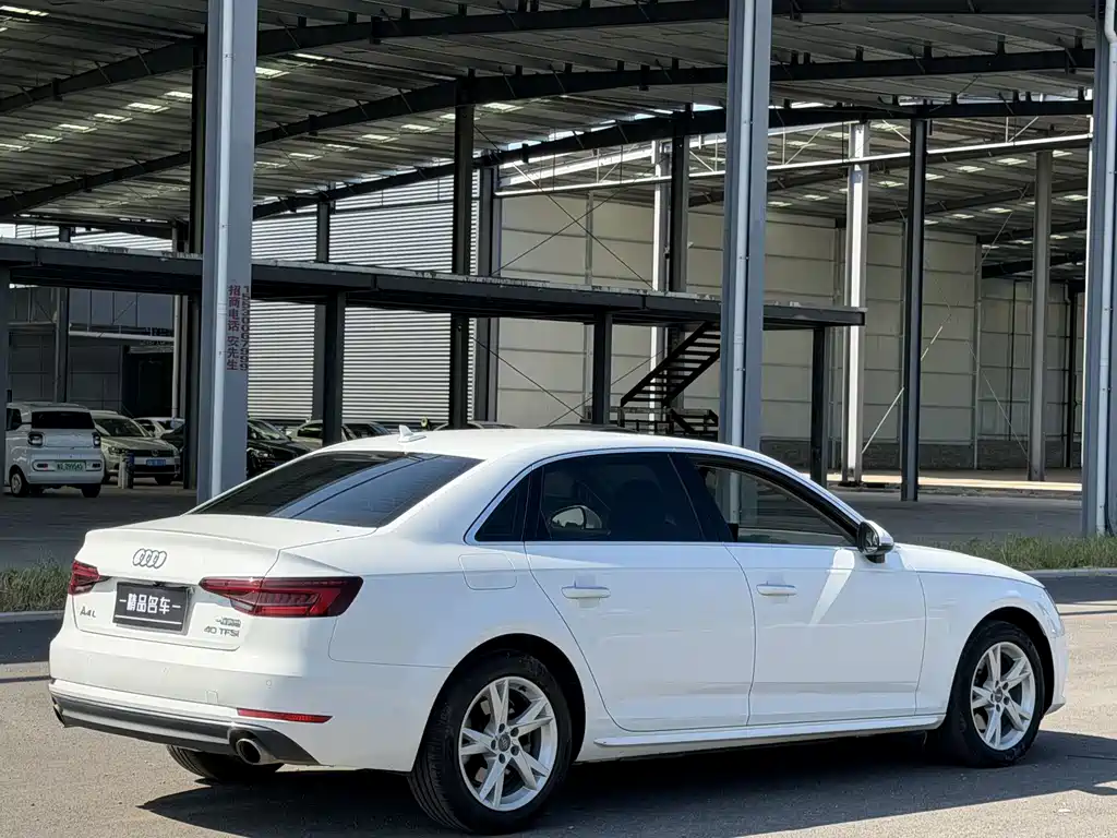 Audi A4L — фото 2