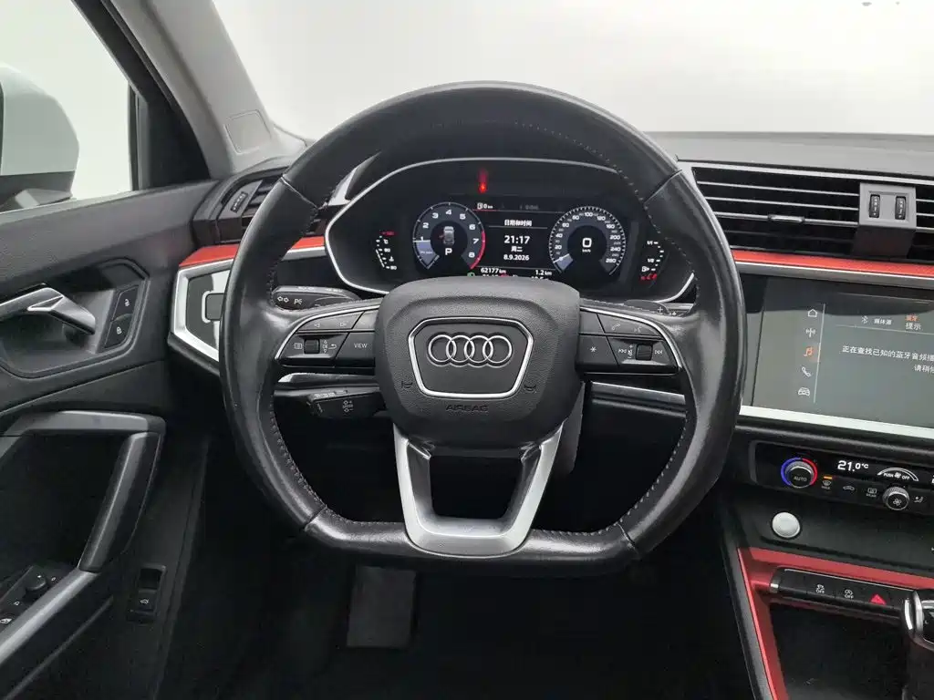 Audi Q3 — фото 11