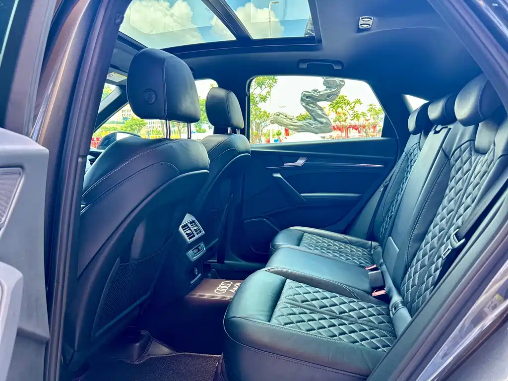 Audi Q5L Sportback — фото 7