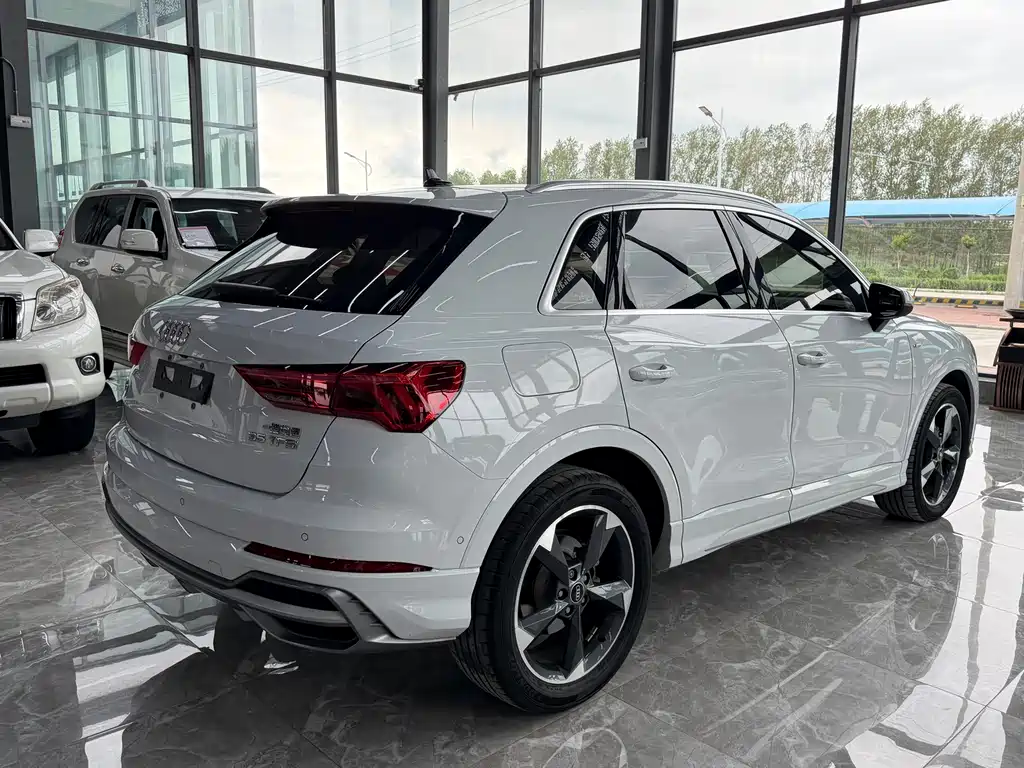 Audi Q3 — фото 6