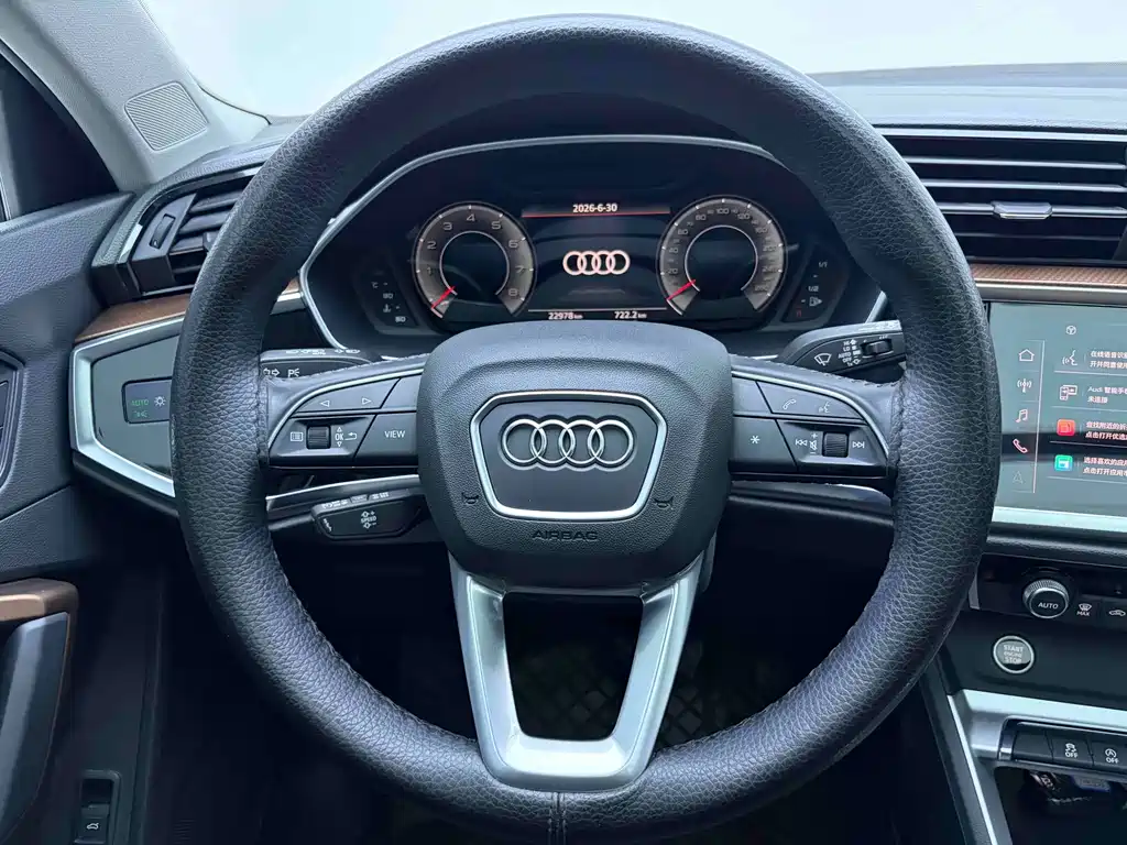Audi Q3 — фото 9