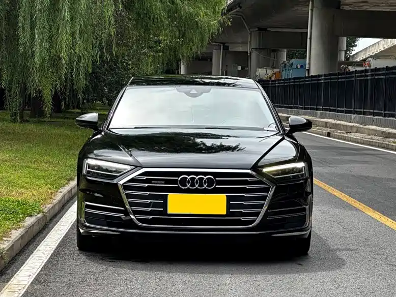 Audi A8 — фото 2
