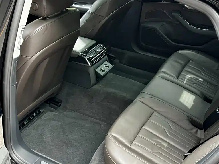 Audi A8 — фото 14