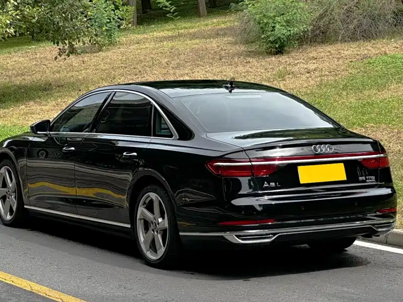 Audi A8 — фото 3