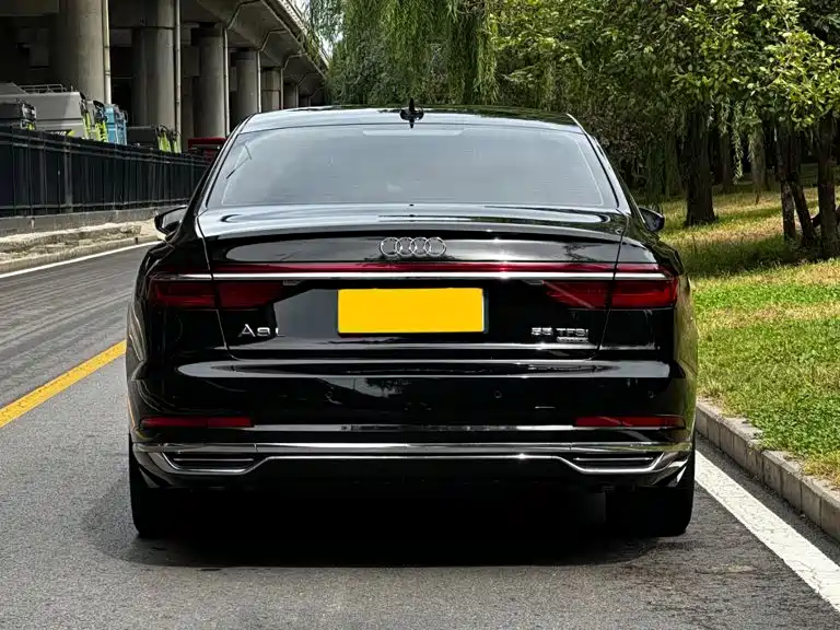 Audi A8 — фото 4