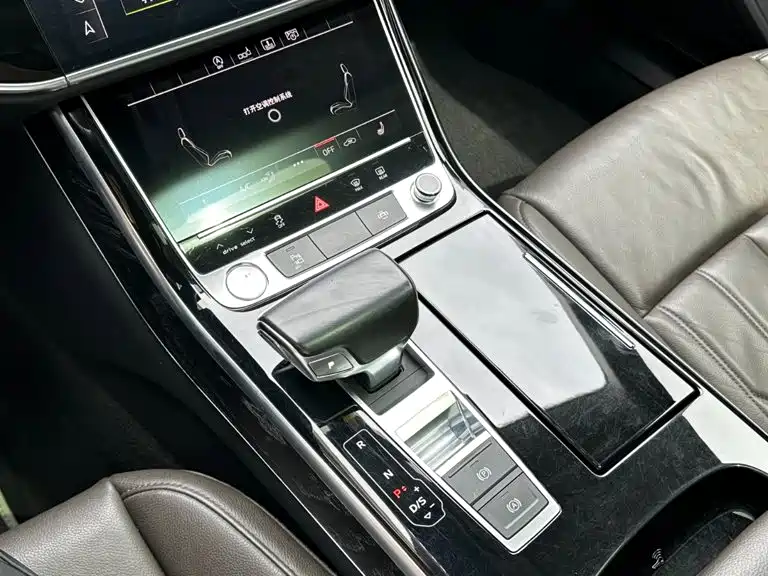 Audi A8 — фото 8